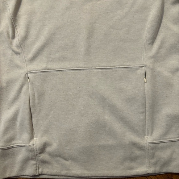 North Face FlashDry Tan Hoodie: Ultimate Performance Meets Everyday Comfort - Picture 4 of 8